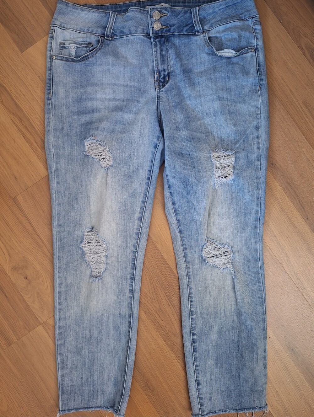 Refuge Jeans, Capri/cropped, Distressed